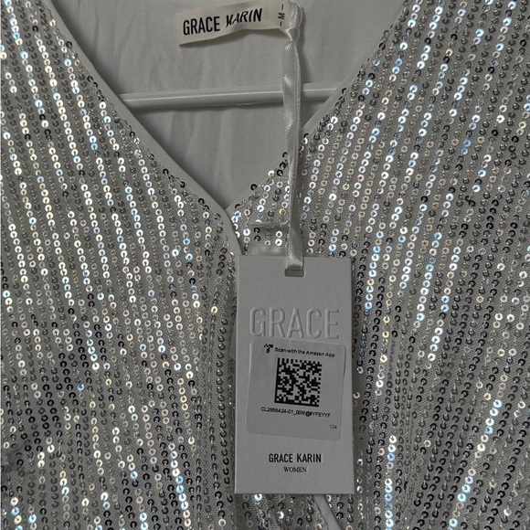 White-silver sequin top NWT - Picture 2 of 3